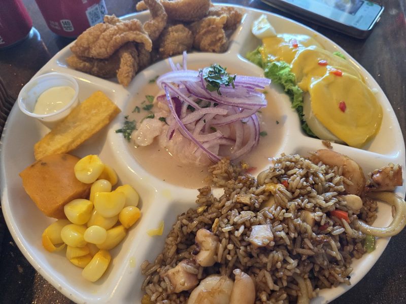Los Kausitas Peruvian Restaurant food