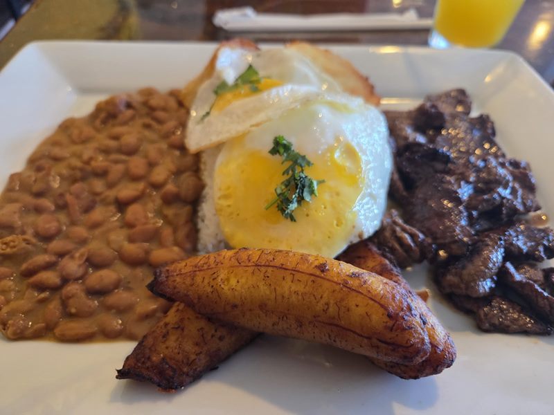 Los Kausitas Peruvian Restaurant food